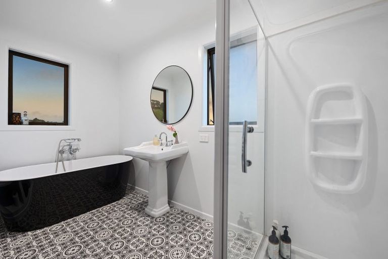 Photo of property in 1327 Leigh Road, Matakana, Warkworth, 0985