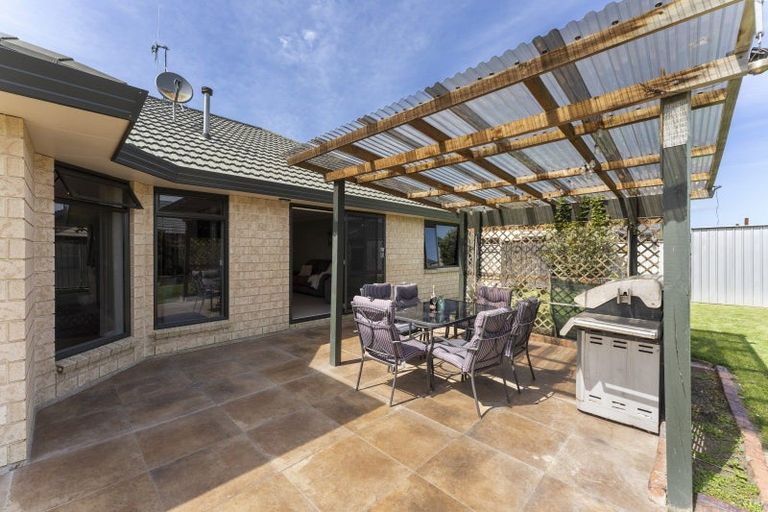 Photo of property in 25 Geneva Terrace, Kelvin Grove, Palmerston North, 4414