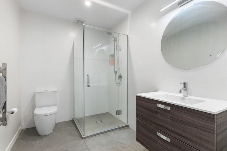 Photo of property in 12 Hyde Road, Rothesay Bay, Auckland, 0630