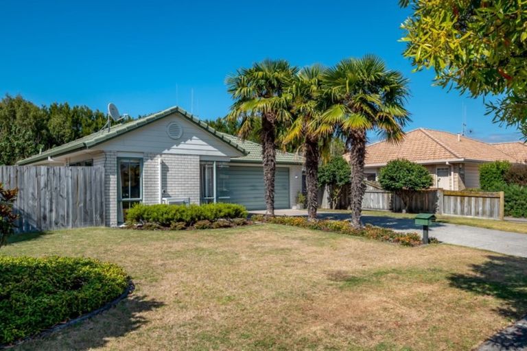 Photo of property in 22 The Gardens Drive, Papamoa Beach, Papamoa, 3118