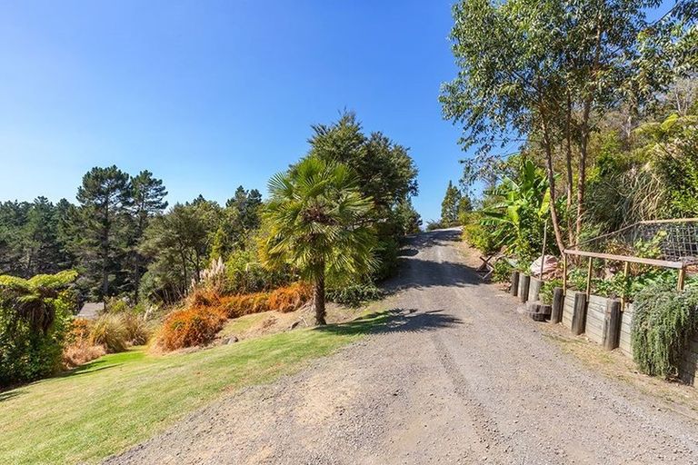 Photo of property in 142 Wade River Road, Wade Heads, Whangaparaoa, 0932