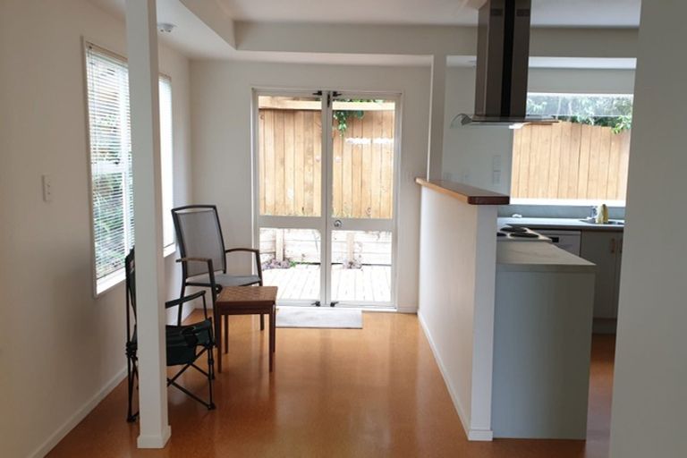 Photo of property in 2/34 Howard Road, Northcote, Auckland, 0627