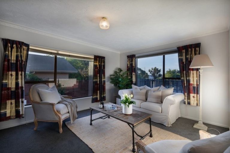 Photo of property in 1/15 Laing Crescent, Heathcote Valley, Christchurch, 8022