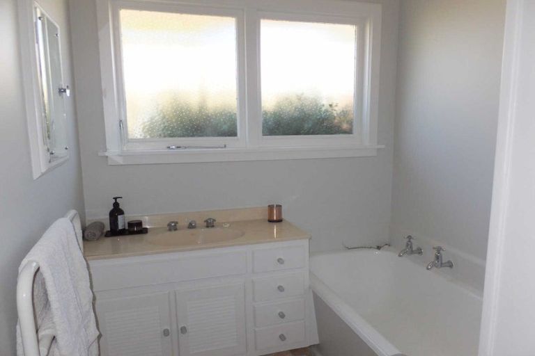 Photo of property in 2 Longmuir Street, Ilam, Christchurch, 8041