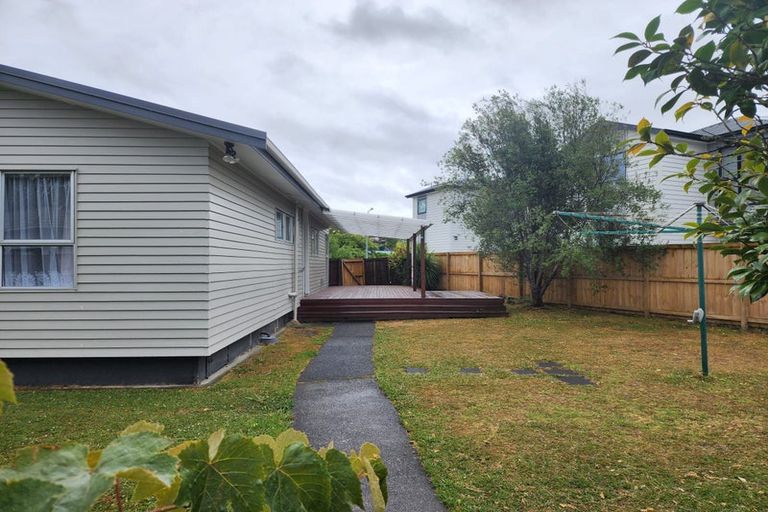 Photo of property in 58 Riverpark Crescent, Henderson, Auckland, 0610