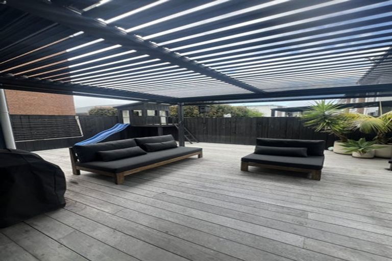 Photo of property in 18 Rangihina Road, Hobsonville, Auckland, 0616