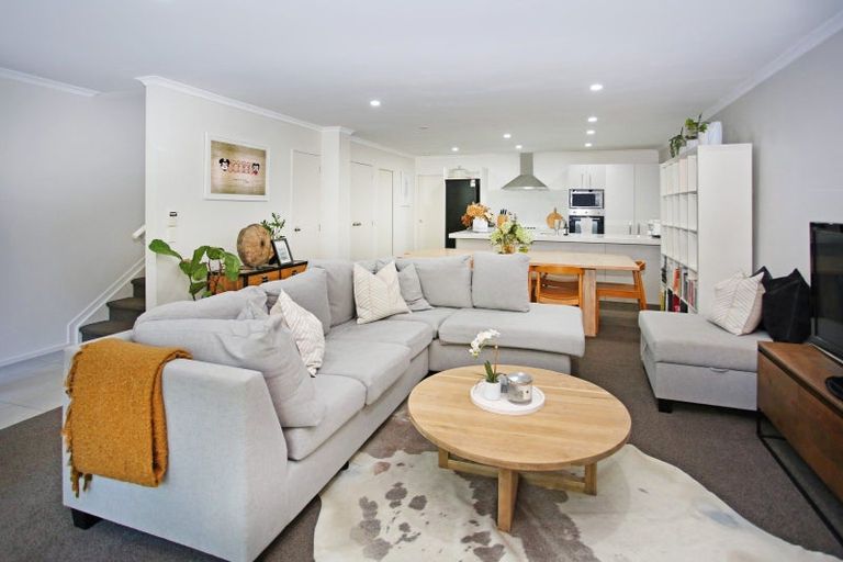 Photo of property in 51 Popokatea Drive, Takanini, 2112