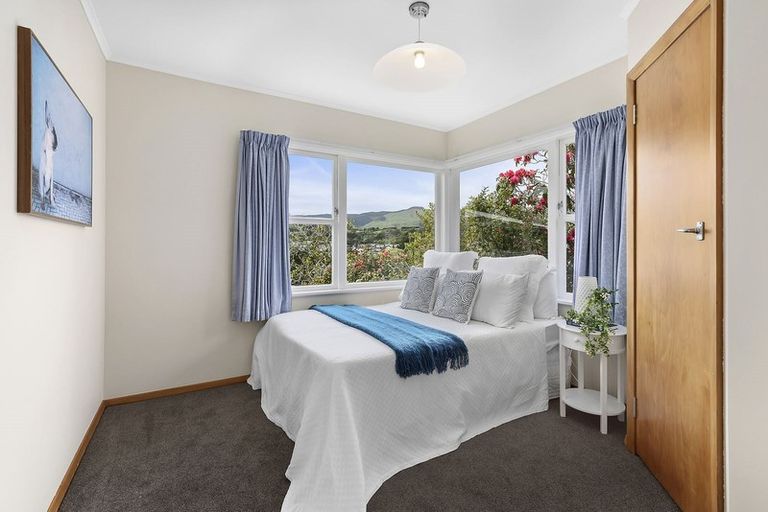 Photo of property in 9 Lane Crescent, Tawa, Wellington, 5028