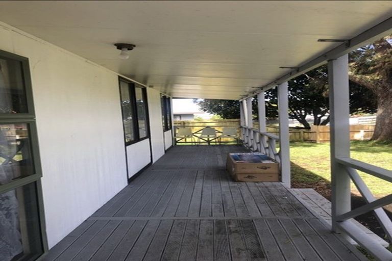 Photo of property in 2/15 Barneys Farm Road, Clendon Park, Auckland, 2103