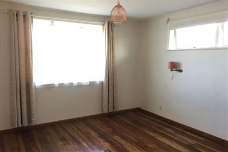 Photo of property in 4 Bevyn Street, Castor Bay, Auckland, 0620