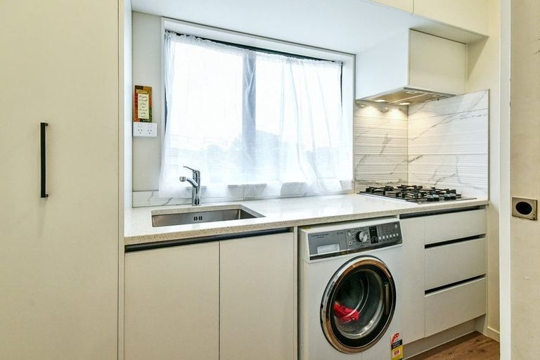 Photo of property in 7 Palmetto Place, Goodwood Heights, Auckland, 2105