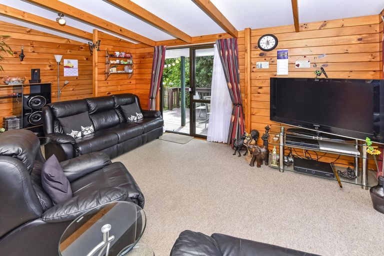 Photo of property in 2/90 Wattle Farm Road, Wattle Downs, Auckland, 2103