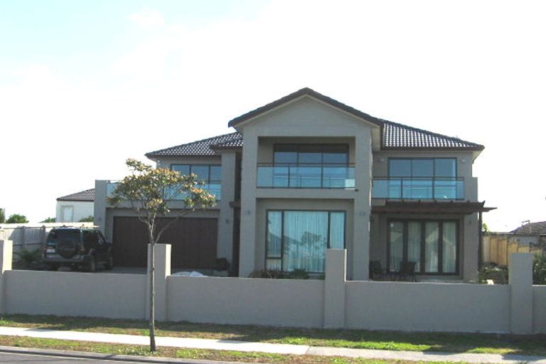 Photo of property in 36 Waimanu Bay Drive, Te Atatu Peninsula, Auckland, 0610