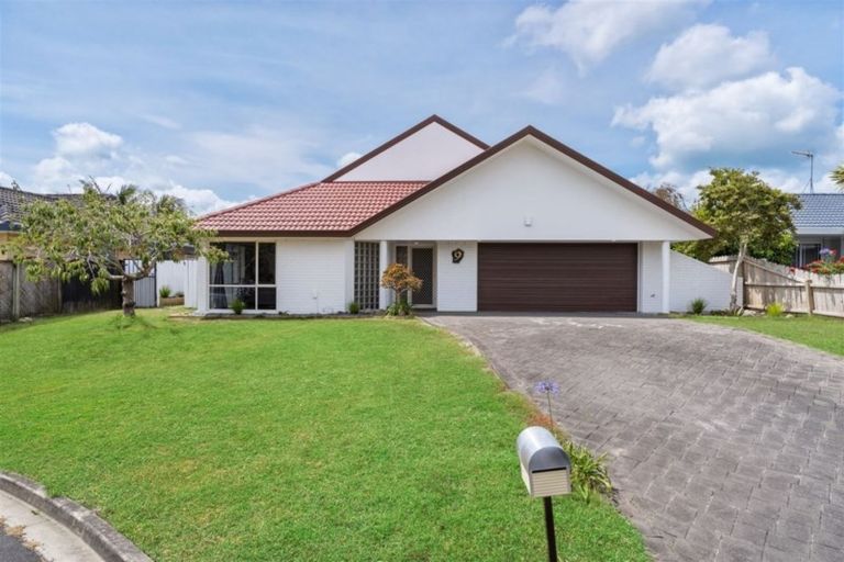 Photo of property in 9 Camerton Close, Northpark, Auckland, 2013