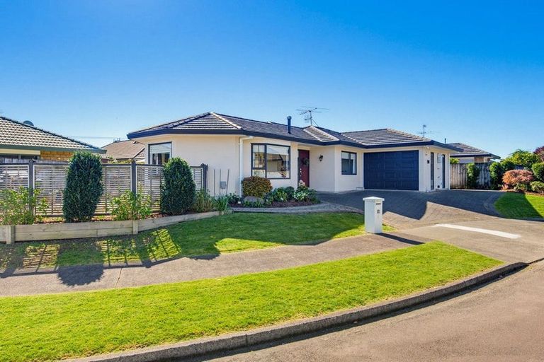 Photo of property in 4 Balmerino Grove, Waikanae, 5036