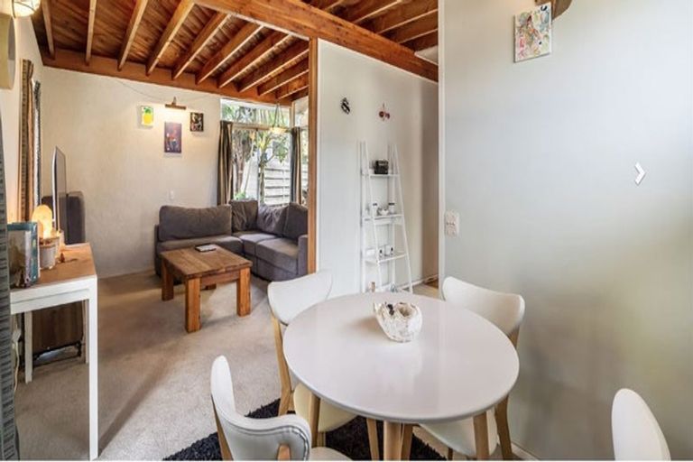 Photo of property in 28 Brunton Place, Glenfield, Auckland, 0629