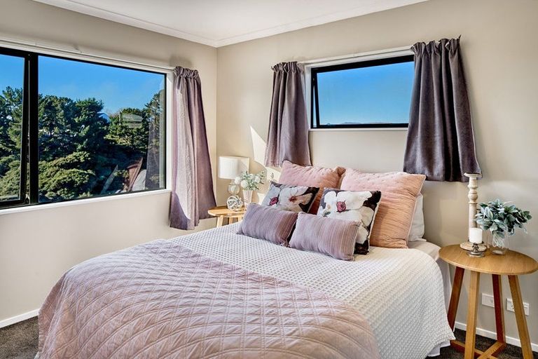 Photo of property in 3 Makora Grove, Paremata, Porirua, 5024