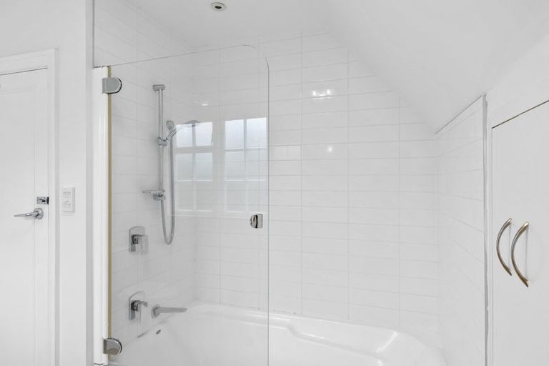 Photo of property in 66 Memorial Avenue, Ilam, Christchurch, 8053