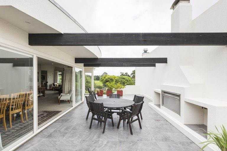 Photo of property in 8 Fairway Grove, Hokowhitu, Palmerston North, 4410