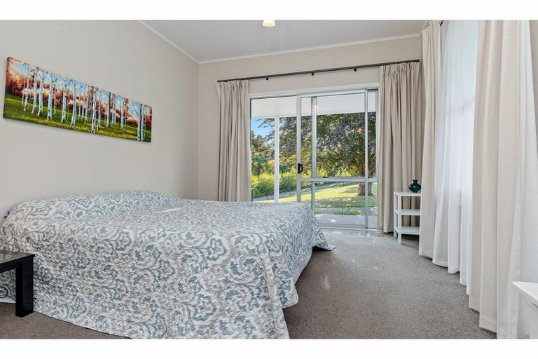 Photo of property in 72 Hermitage Road, Waiuku, 2682