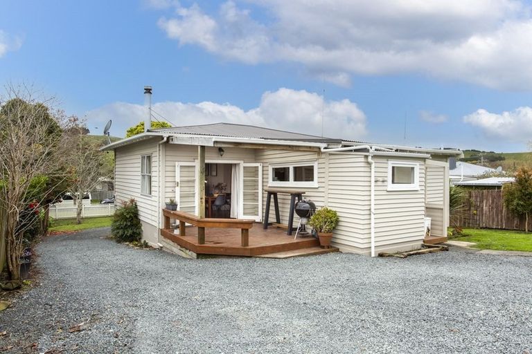 Photo of property in 43 Awaroa Road, Helensville, 0800