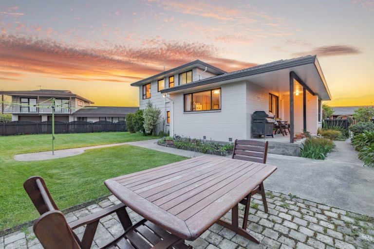 Photo of property in 8 Langham Place, Redwood, Christchurch, 8051