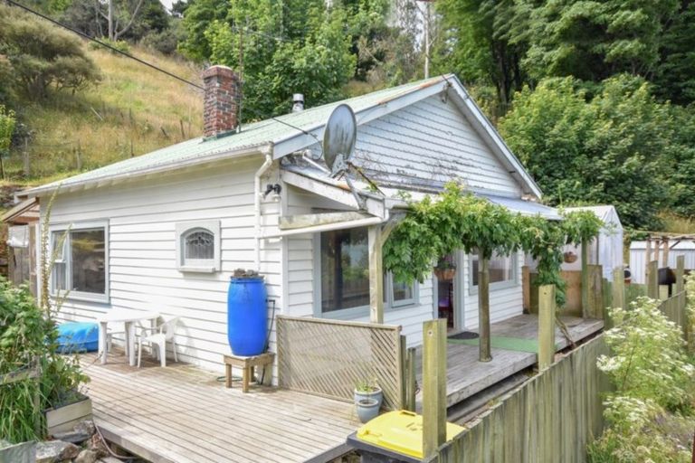 Photo of property in 1 Ocean View Road, Ravensbourne, Dunedin, 9022