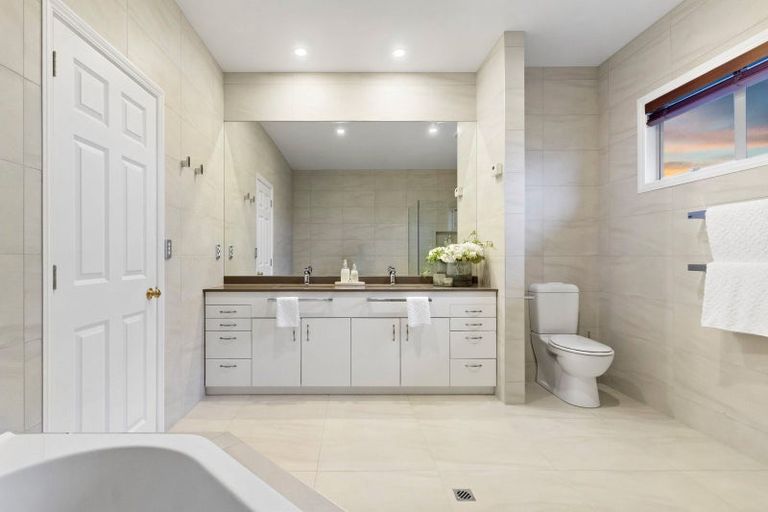 Photo of property in 84 Potts Road, Whitford, Howick, 2571