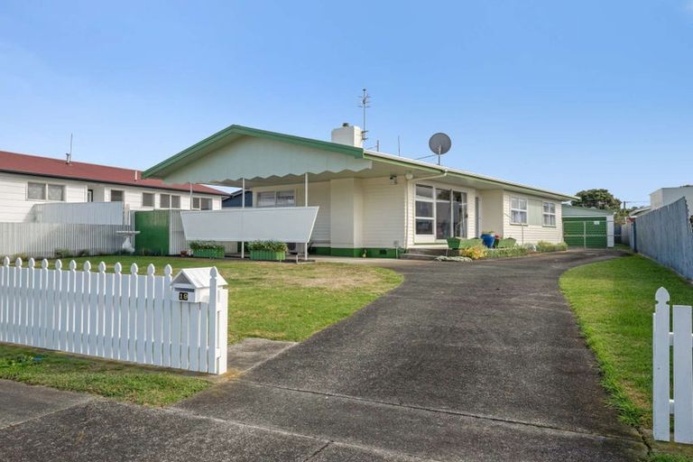 Photo of property in 19 Tainui Street, Castlecliff, Whanganui, 4501