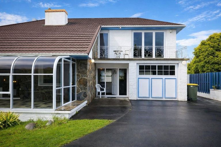 Photo of property in 21 Lyndhurst Road, Te Atatu South, Auckland, 0610