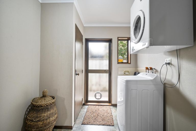 Photo of property in 27 Humphries Place, Awapuni, Palmerston North, 4412