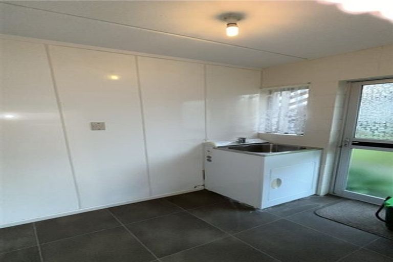 Photo of property in 31 Cumberland Street, Merrilands, New Plymouth, 4312
