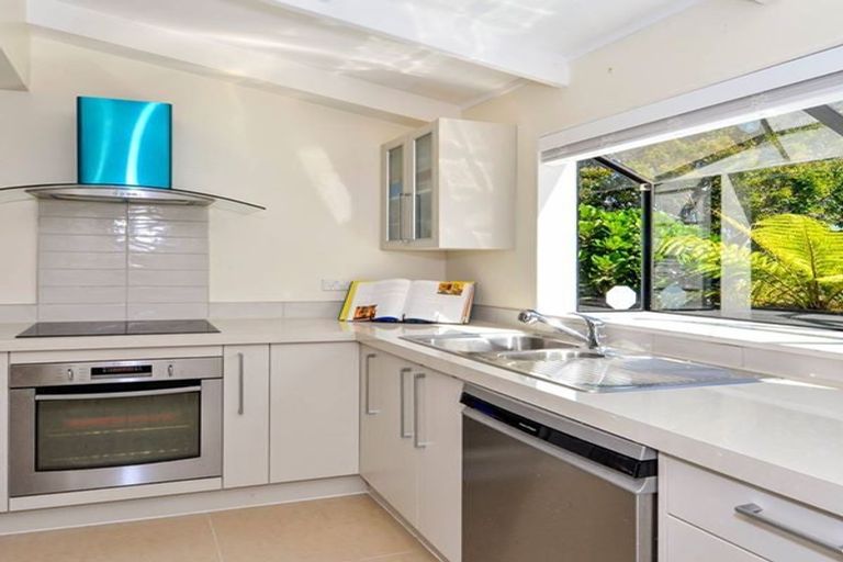 Photo of property in 2/23 Sunnynook Road, Forrest Hill, Auckland, 0620