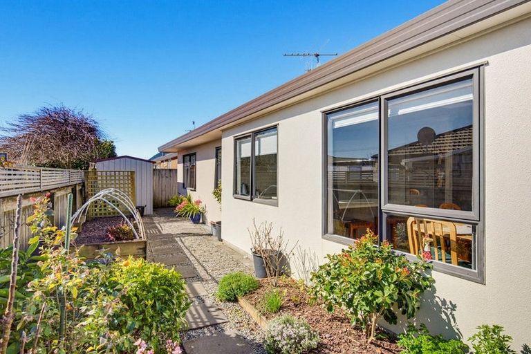 Photo of property in 4 Balmerino Grove, Waikanae, 5036