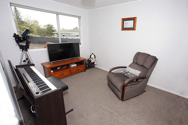 Photo of property in 16 Andelko Place, Henderson, Auckland, 0612