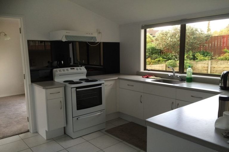 Photo of property in 17 Jillteresa Crescent, Half Moon Bay, Auckland, 2012