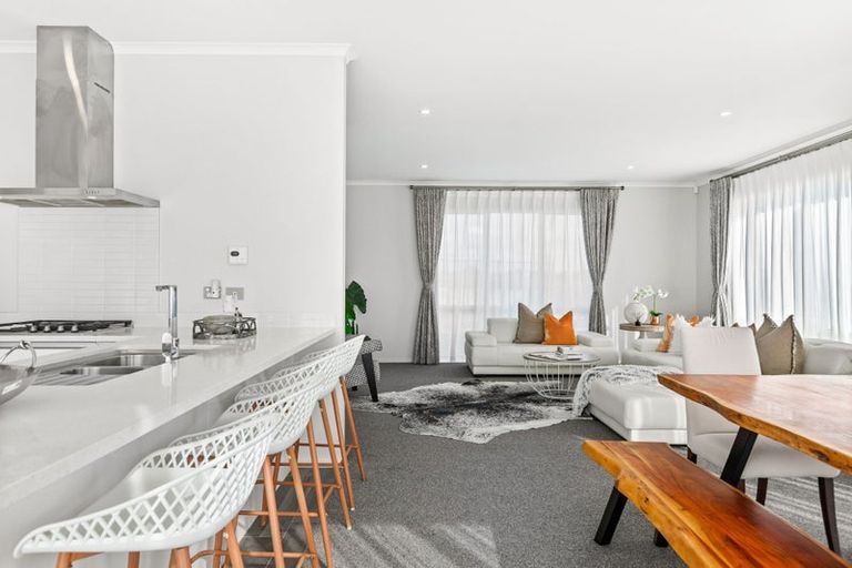 Photo of property in 5 Aro Mato Place, Huapai, Kumeu, 0810