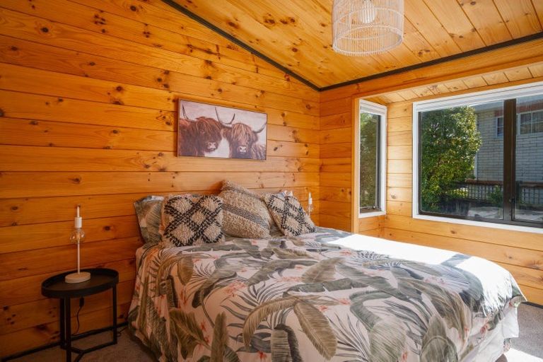 Photo of property in 4 Kathleen Place, Rainbow Point, Taupo, 3330