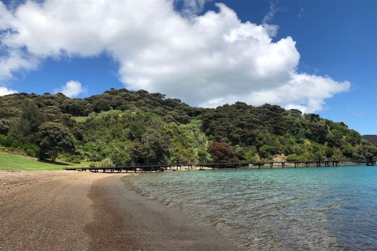 Photo of property in 250 Paroa Bay Road, Russell, 0272