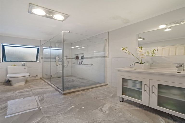 Photo of property in 39 Ribbonwood Crescent, Goodwood Heights, Auckland, 2105