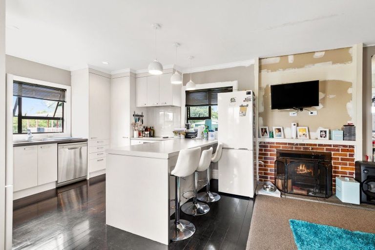 Photo of property in 13 Collingwood Road, Waiuku, 2123