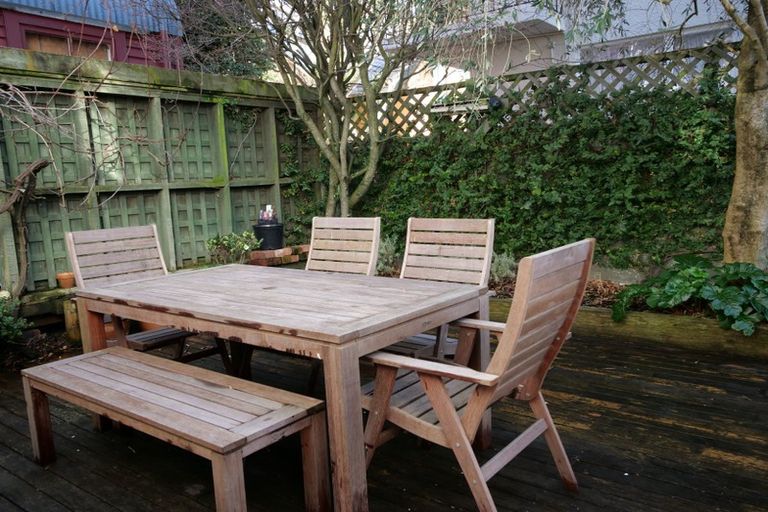 Photo of property in 6 Brougham Street, Mount Victoria, Wellington, 6011