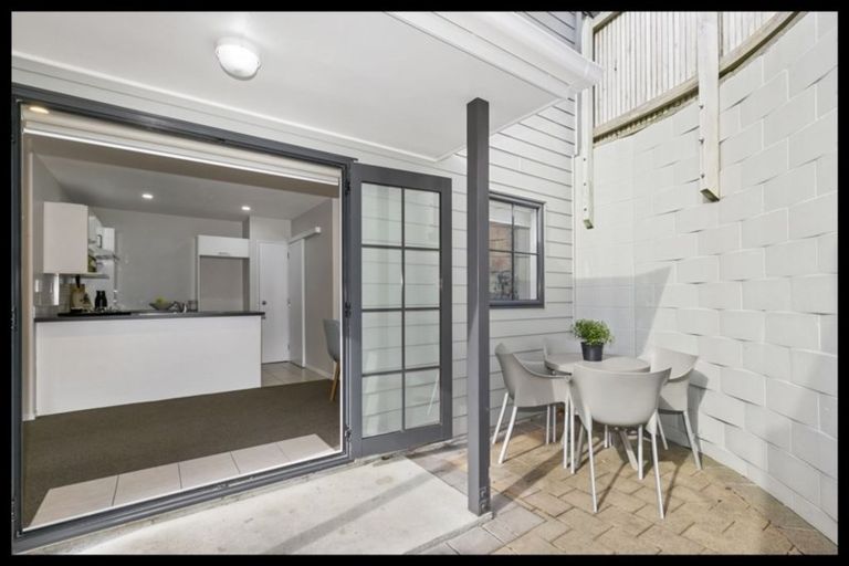 Photo of property in 2/25 Hollies Crescent, Johnsonville, Wellington, 6037