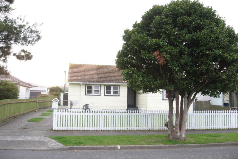 Photo of property in 11 Barton Grove, Naenae, Lower Hutt, 5011