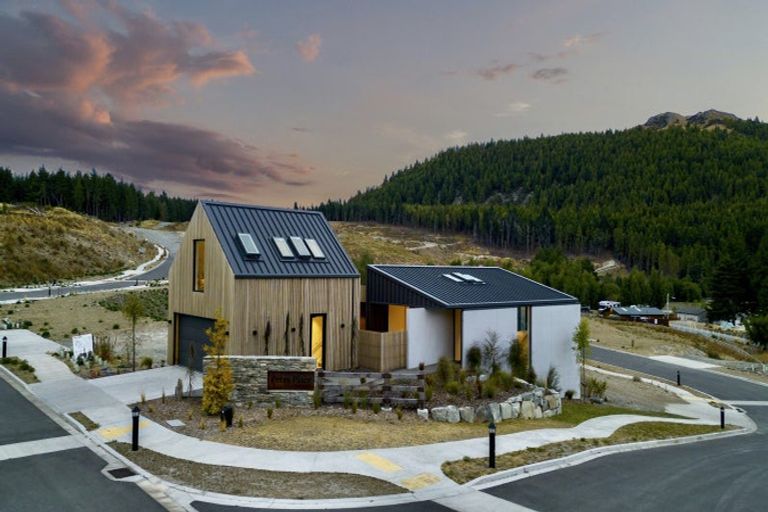 Photo of property in 18 Station Bay Rise, Lake Tekapo, 7999