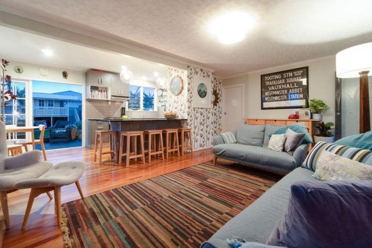 Photo of property in 8 Murray Road, Te Atatu Peninsula, Auckland, 0610