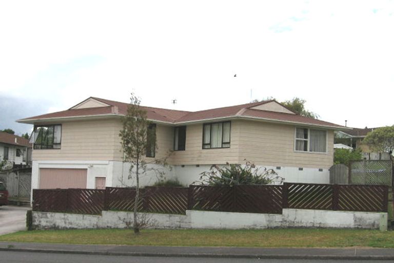 Photo of property in 8 West Harbour Drive, West Harbour, Auckland, 0618