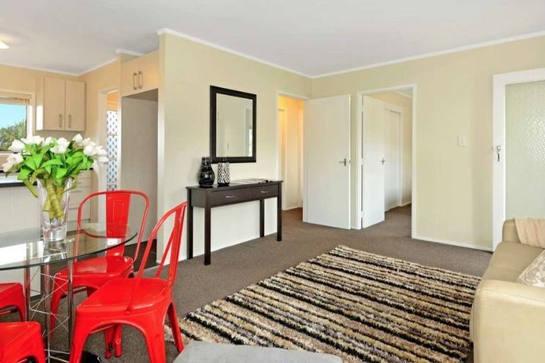 Photo of property in 2/123 Birkdale Road, Birkdale, Auckland, 0626