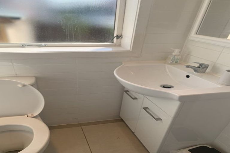 Photo of property in 2/7 Pinero Place, Bucklands Beach, Auckland, 2014