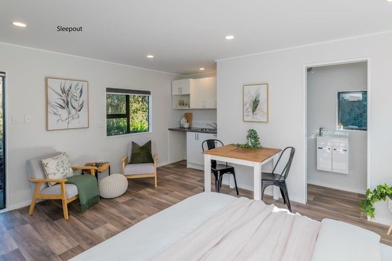 Photo of property in 52 Te Moana Road, Waikanae Beach, Waikanae, 5036